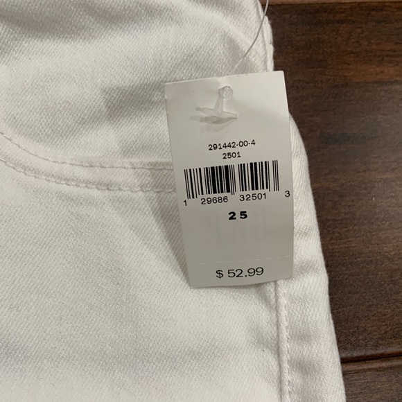 New White Gap denim shorts - Picture 6 of 6